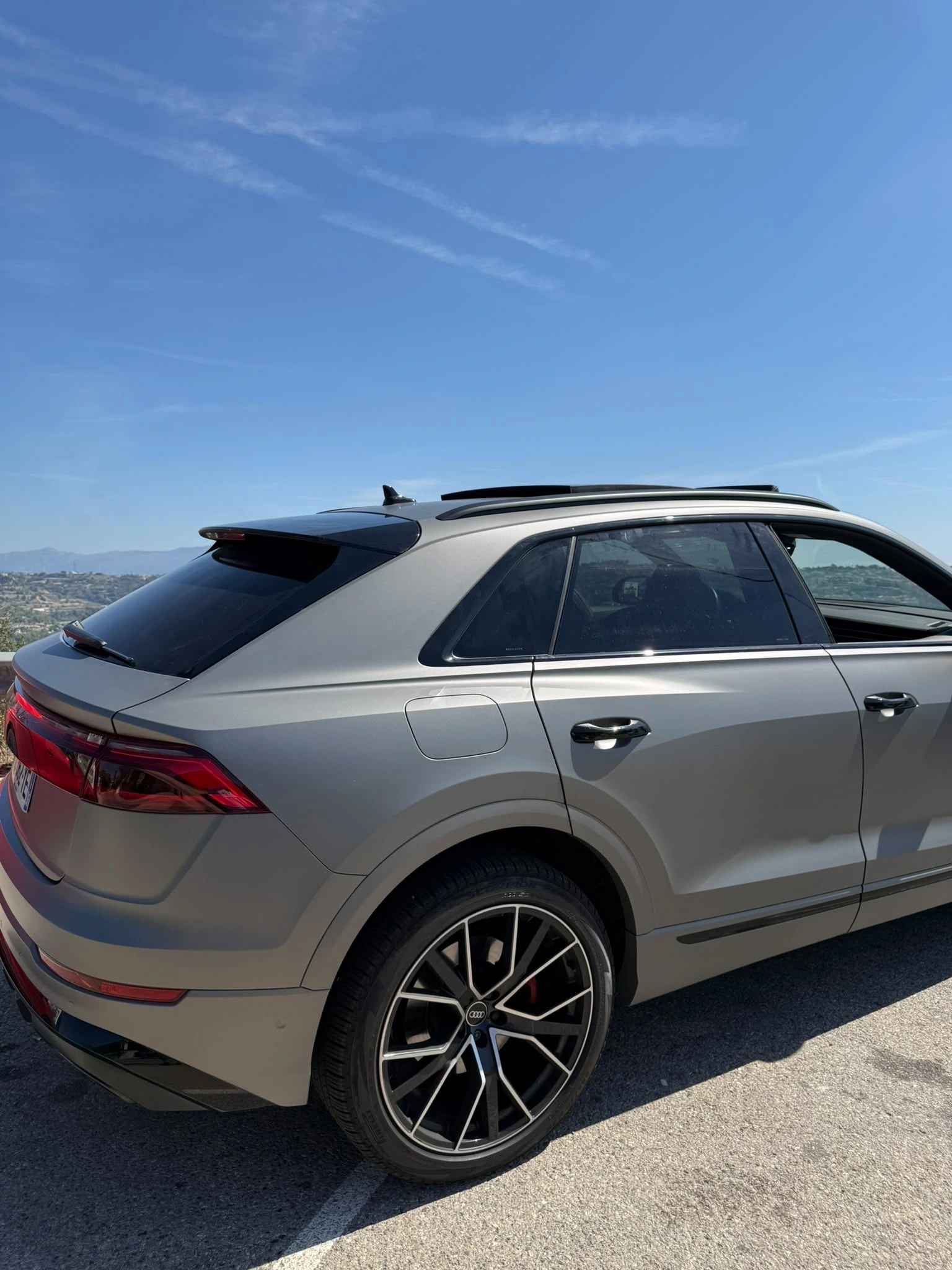 Audi Q8 avec covering complet gris mat