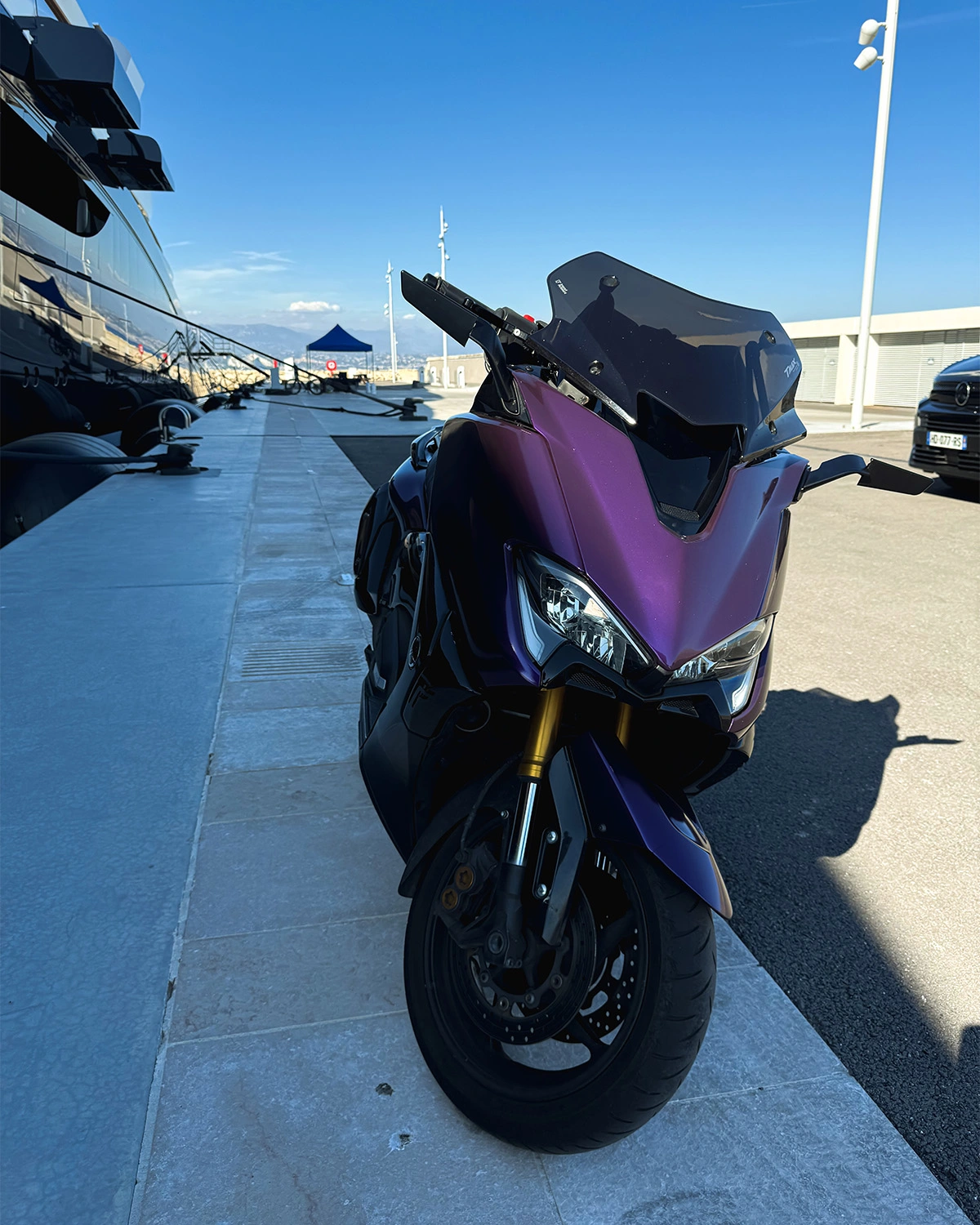 Yamaha T-MAX covering scooter vinyle violet pailleté personnalisation