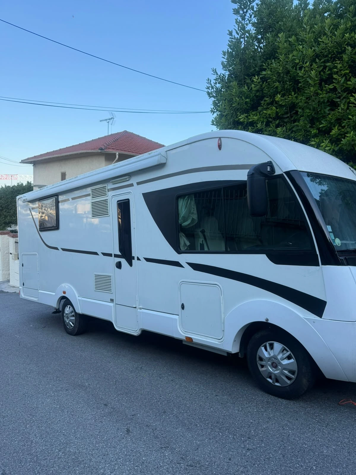 Itineo SB 720 avec bande décorative noire sur le côté
